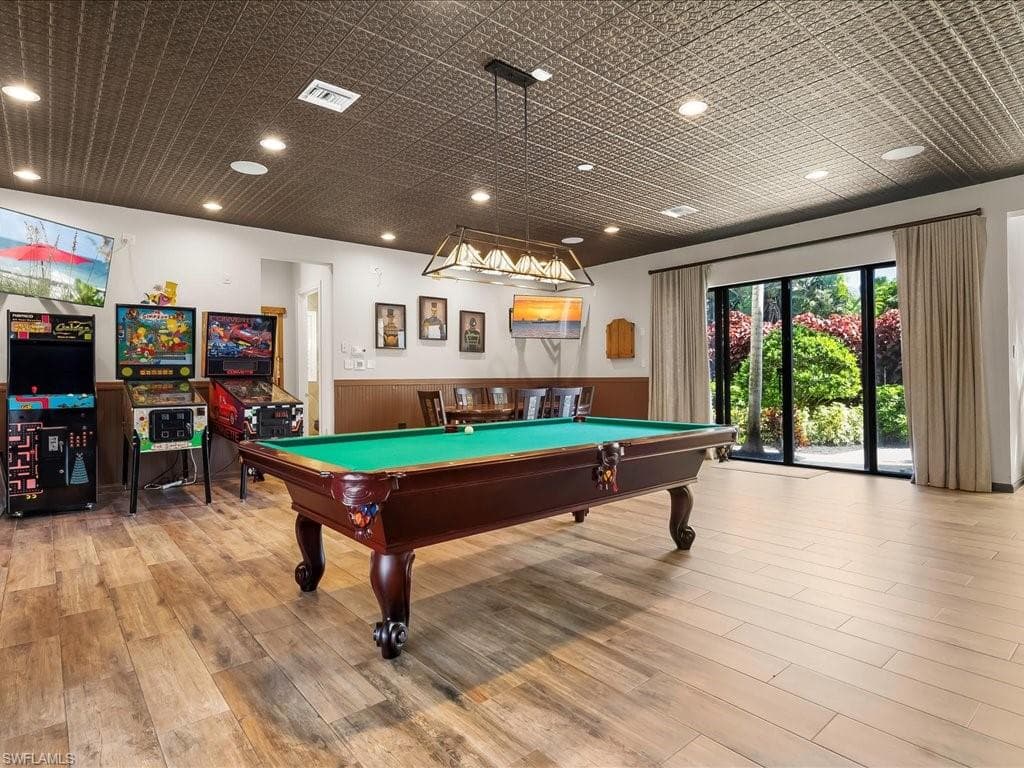 656 Hickory Rd, Naples, FL 34108-36