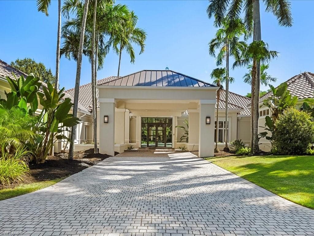 656 Hickory Rd, Naples, FL 34108-2