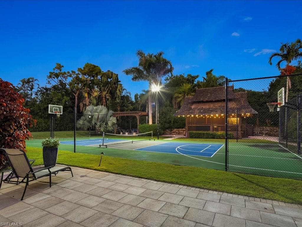 656 Hickory Rd, Naples, FL 34108-49