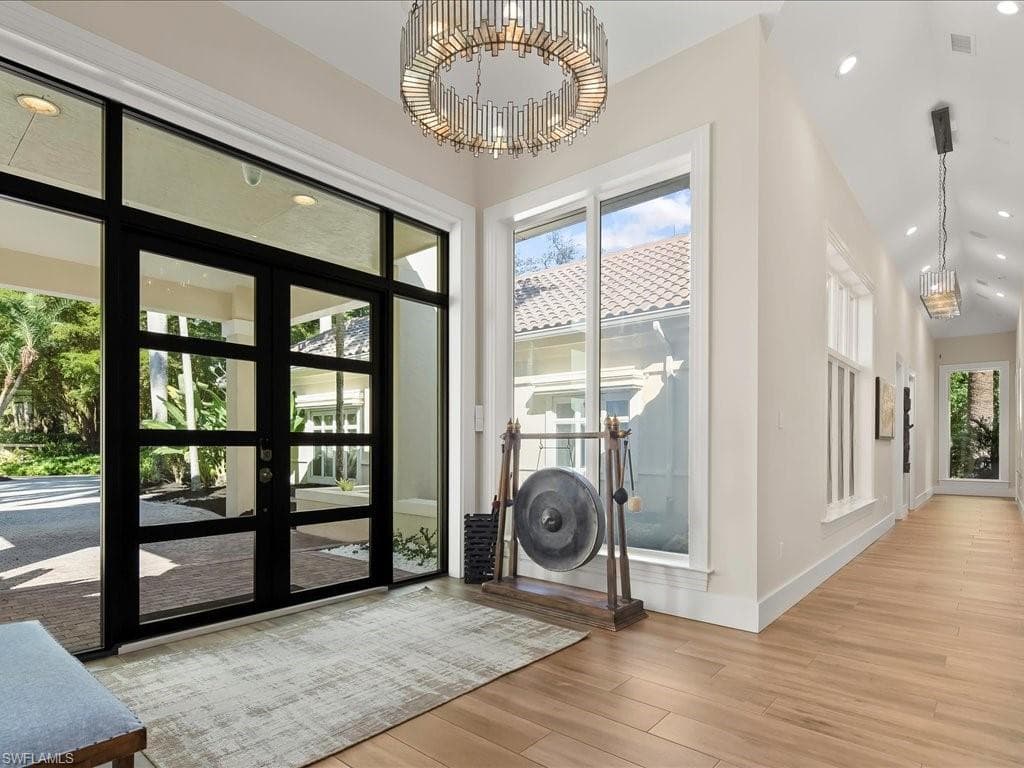 656 Hickory Rd, Naples, FL 34108-4