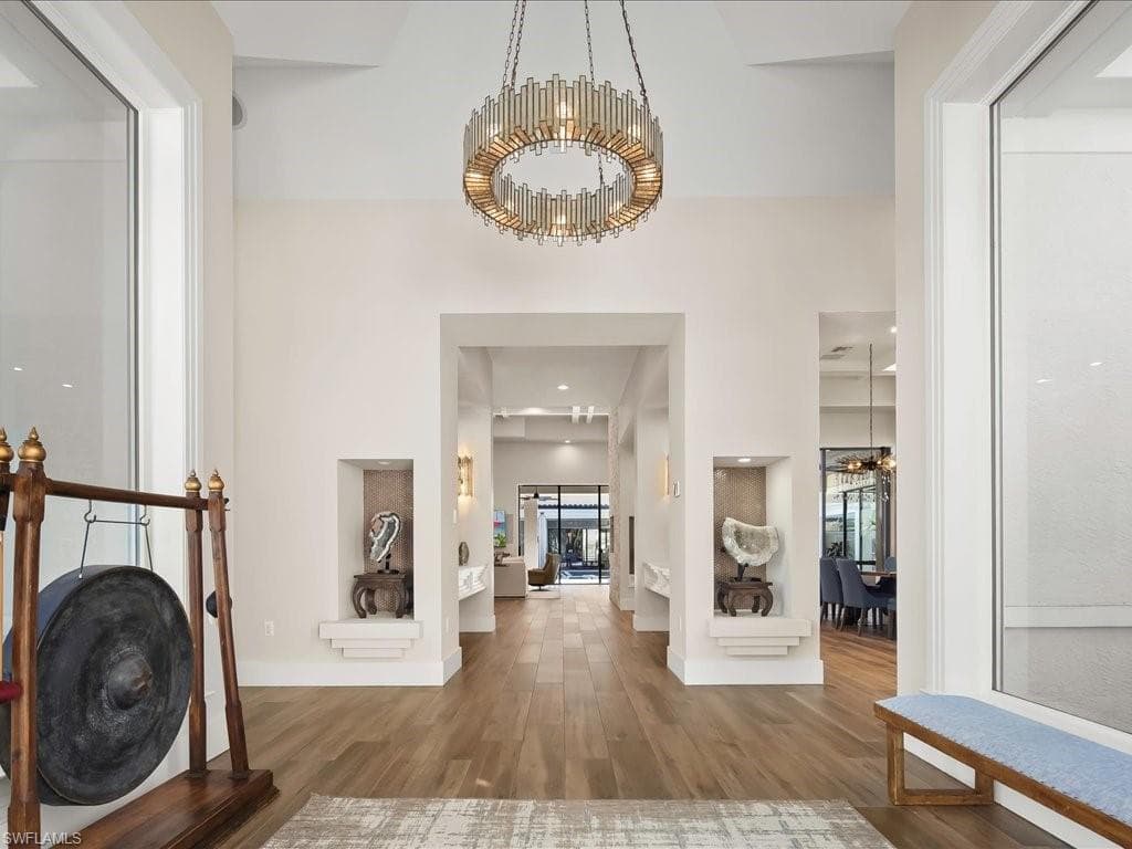 656 Hickory Rd, Naples, FL 34108-5