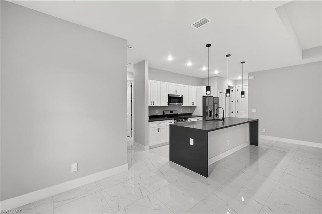 2810 39th St W, Lehigh Acres, FL 33971-8