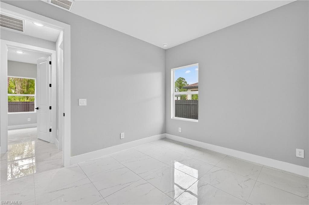 2810 39th St W, Lehigh Acres, FL 33971-24