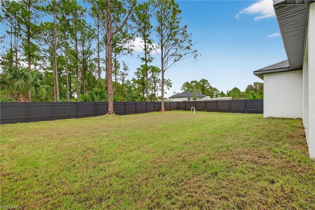 2810 39th St W, Lehigh Acres, FL 33971-32