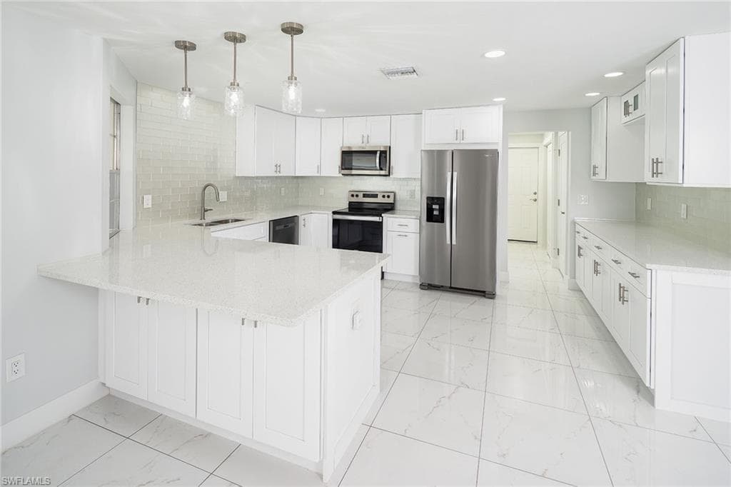 320 Bow Line Dr, Naples, FL 34103-11