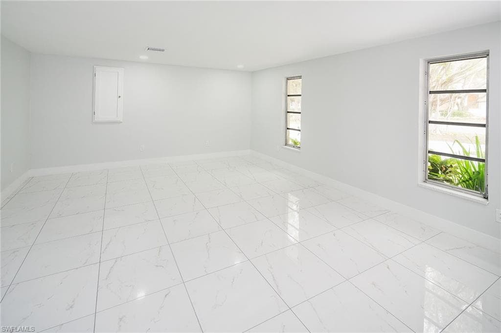 320 Bow Line Dr, Naples, FL 34103-17