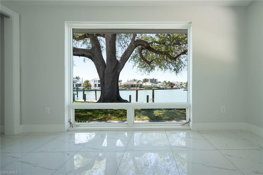 320 Bow Line Dr, Naples, FL 34103-3