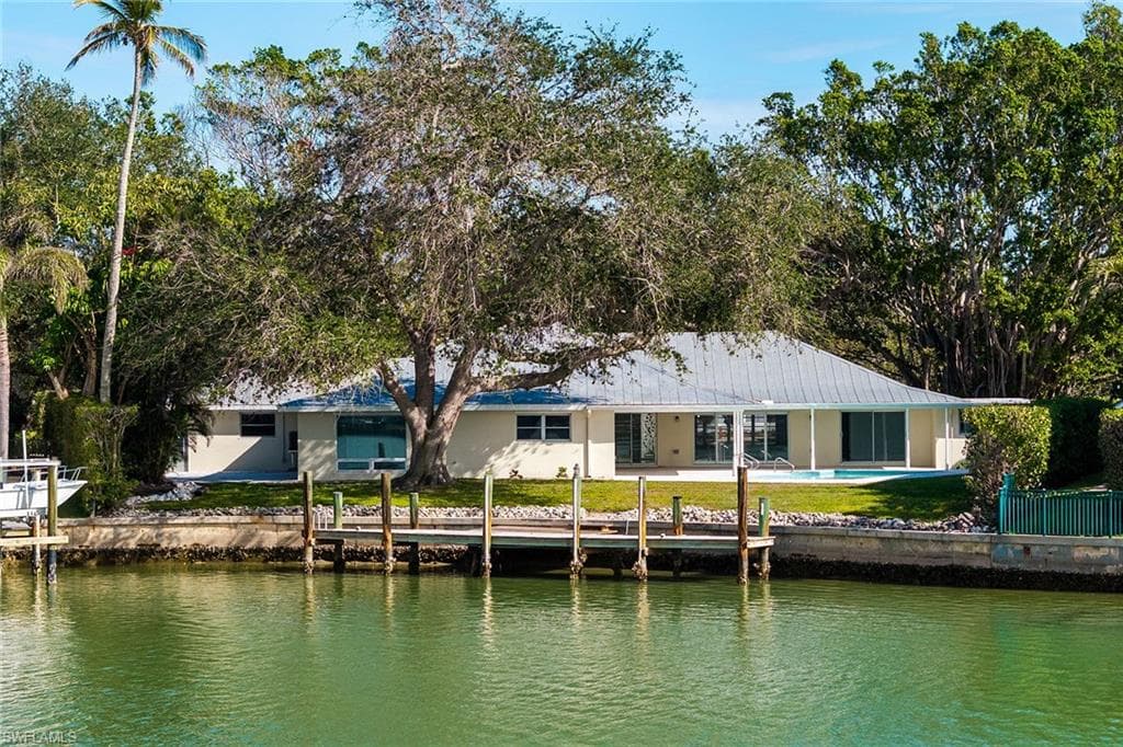 320 Bow Line Dr, Naples, FL 34103-4