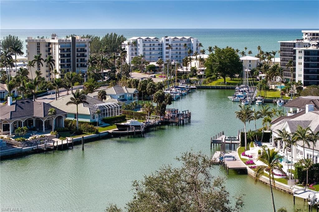 320 Bow Line Dr, Naples, FL 34103-6