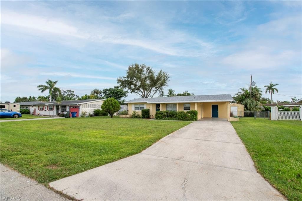 1442 Byron Rd, Fort Myers, FL 33919-1