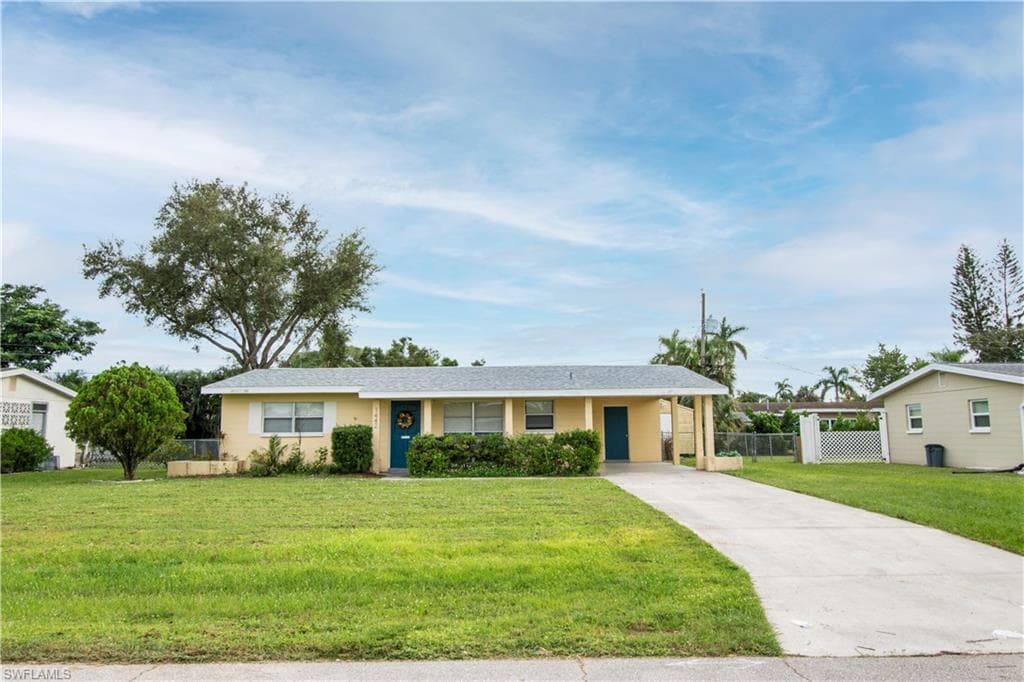 1442 Byron Rd, Fort Myers, FL 33919-2