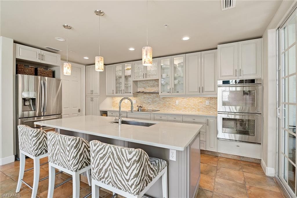 417 4th Ave S 301, Naples, FL 34102-8
