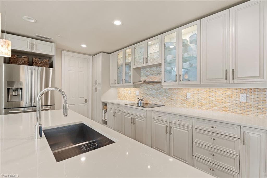 417 4th Ave S 301, Naples, FL 34102-9
