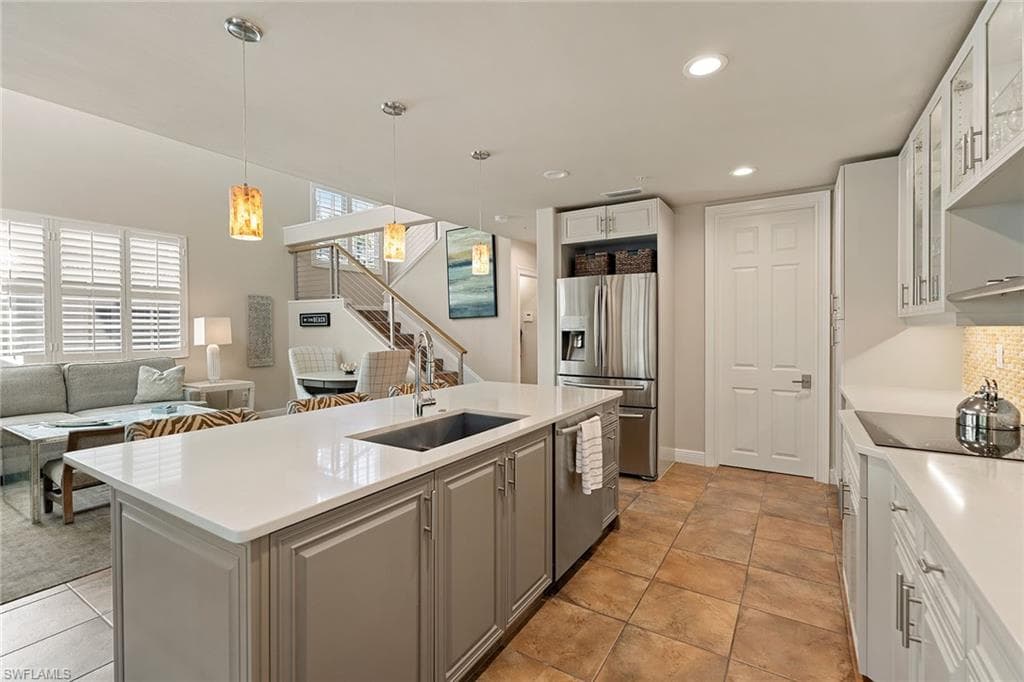 417 4th Ave S 301, Naples, FL 34102-10