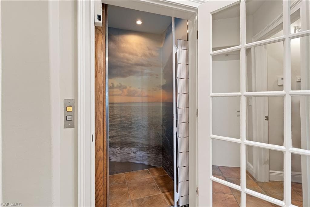 417 4th Ave S 301, Naples, FL 34102-11