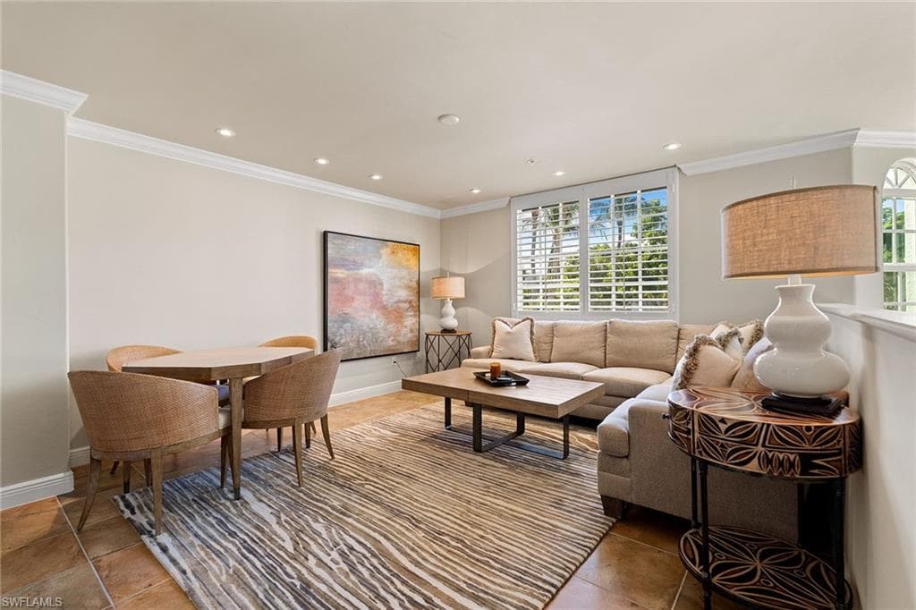 417 4th Ave S 301, Naples, FL 34102-19