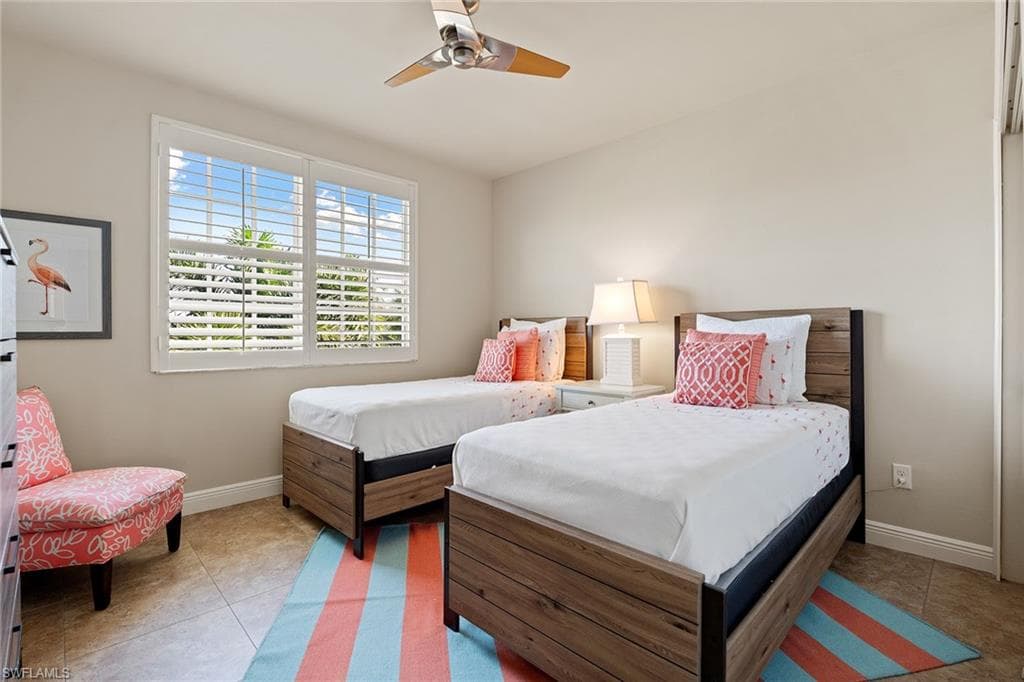 417 4th Ave S 301, Naples, FL 34102-24