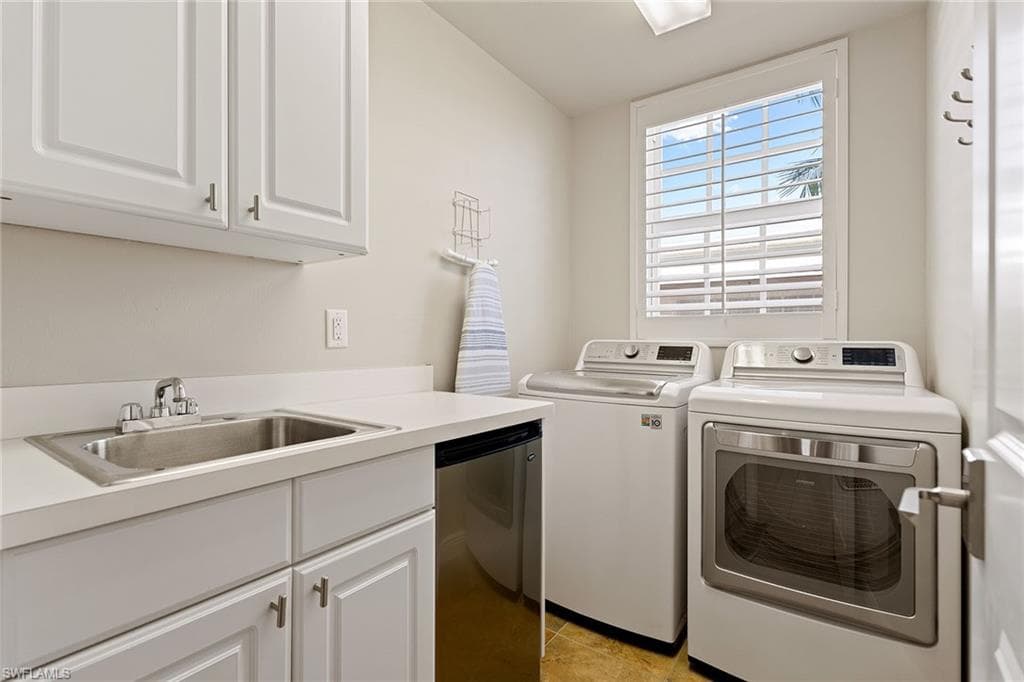 417 4th Ave S 301, Naples, FL 34102-27