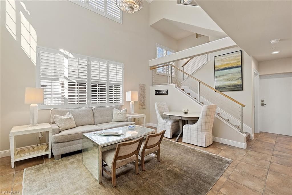 417 4th Ave S 301, Naples, FL 34102-4