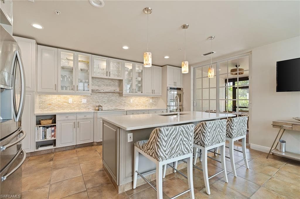 417 4th Ave S 301, Naples, FL 34102-5