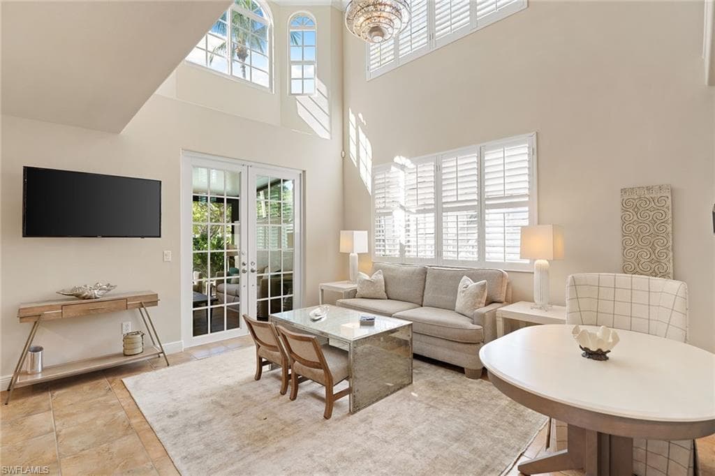 417 4th Ave S 301, Naples, FL 34102-6