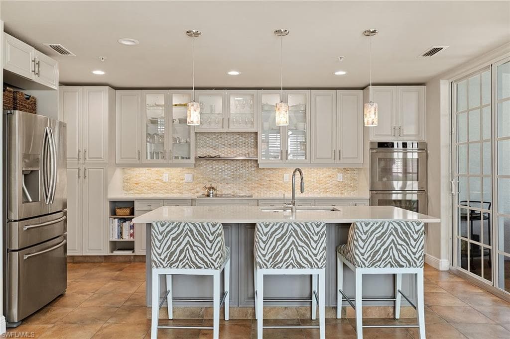 417 4th Ave S 301, Naples, FL 34102-7