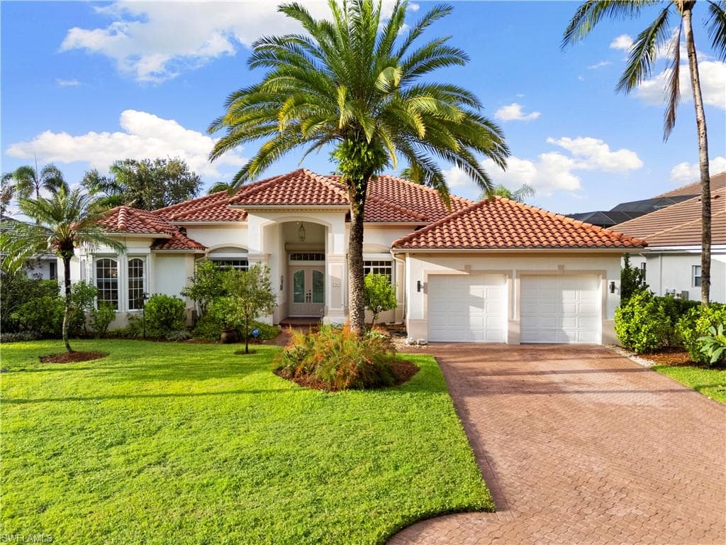 2341 Cheshire Ln, Naples, FL 34109-1