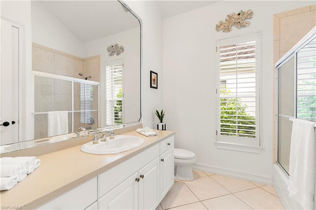 2341 Cheshire Ln, Naples, FL 34109-33