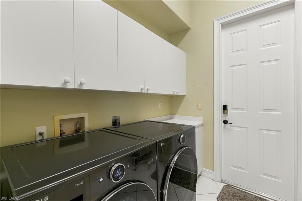 2341 Cheshire Ln, Naples, FL 34109-36