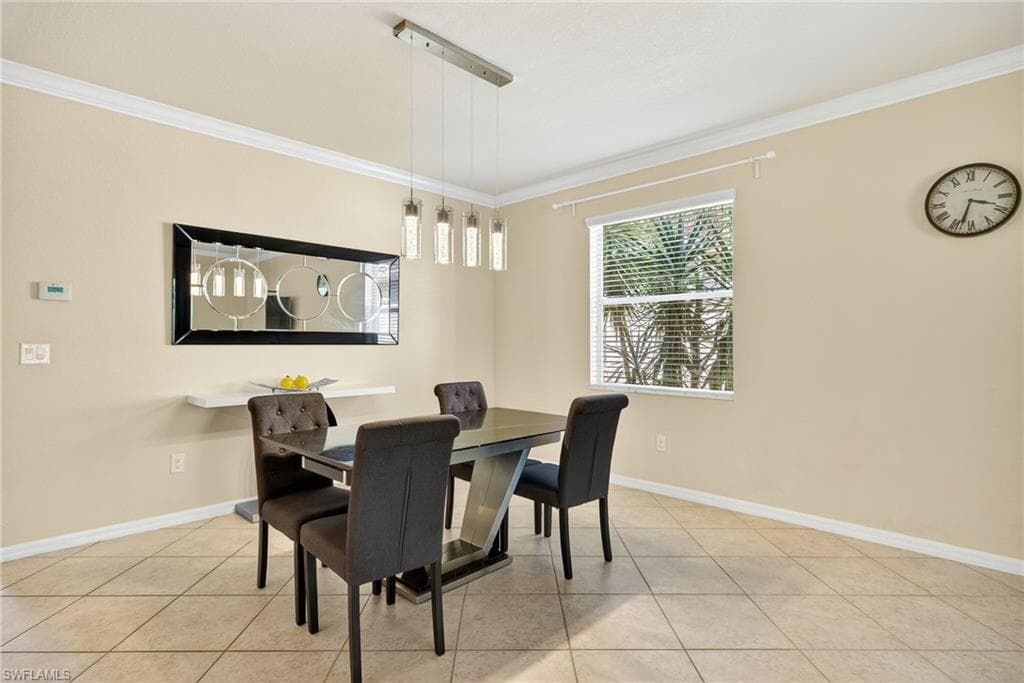 2394 Heydon Cir E, Naples, FL 34120-8