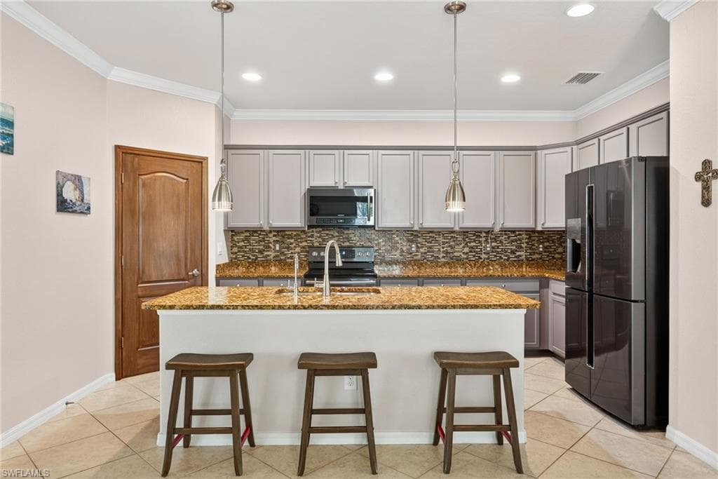 2394 Heydon Cir E, Naples, FL 34120-9