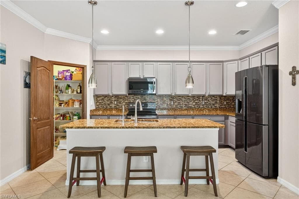 2394 Heydon Cir E, Naples, FL 34120-10