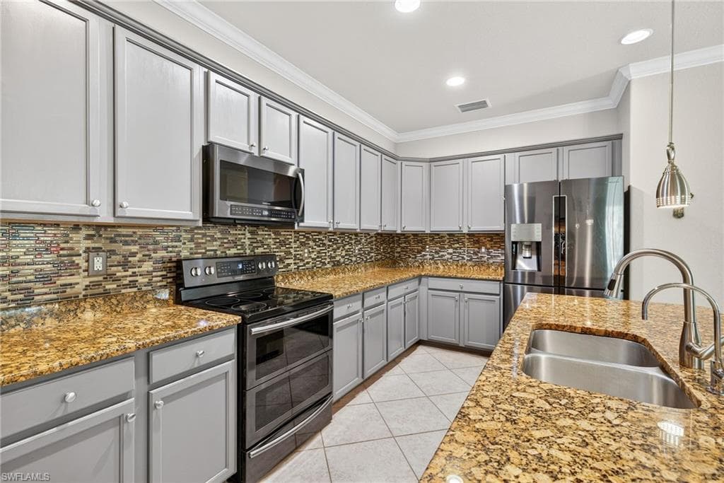 2394 Heydon Cir E, Naples, FL 34120-11