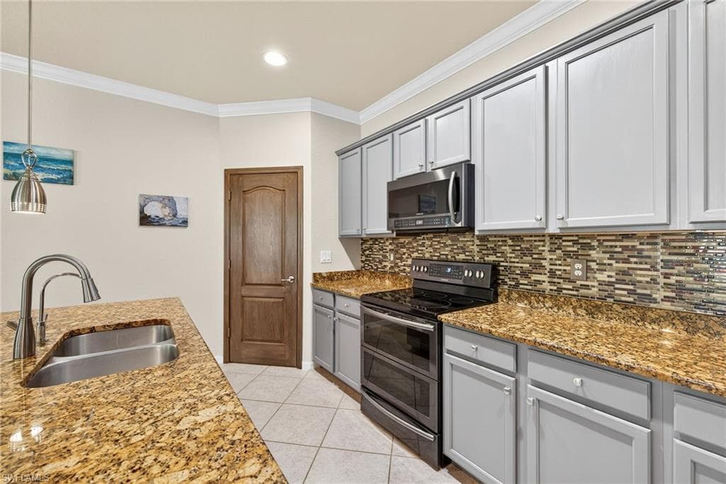 2394 Heydon Cir E, Naples, FL 34120-12