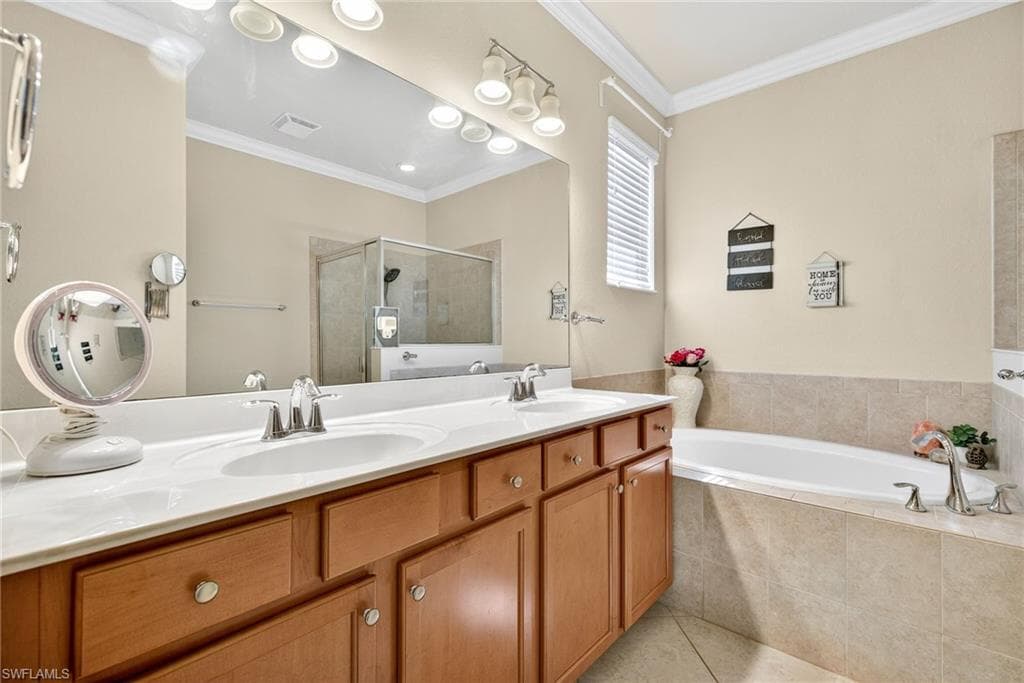 2394 Heydon Cir E, Naples, FL 34120-17