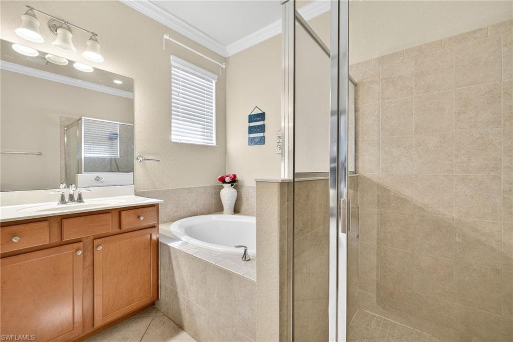 2394 Heydon Cir E, Naples, FL 34120-18