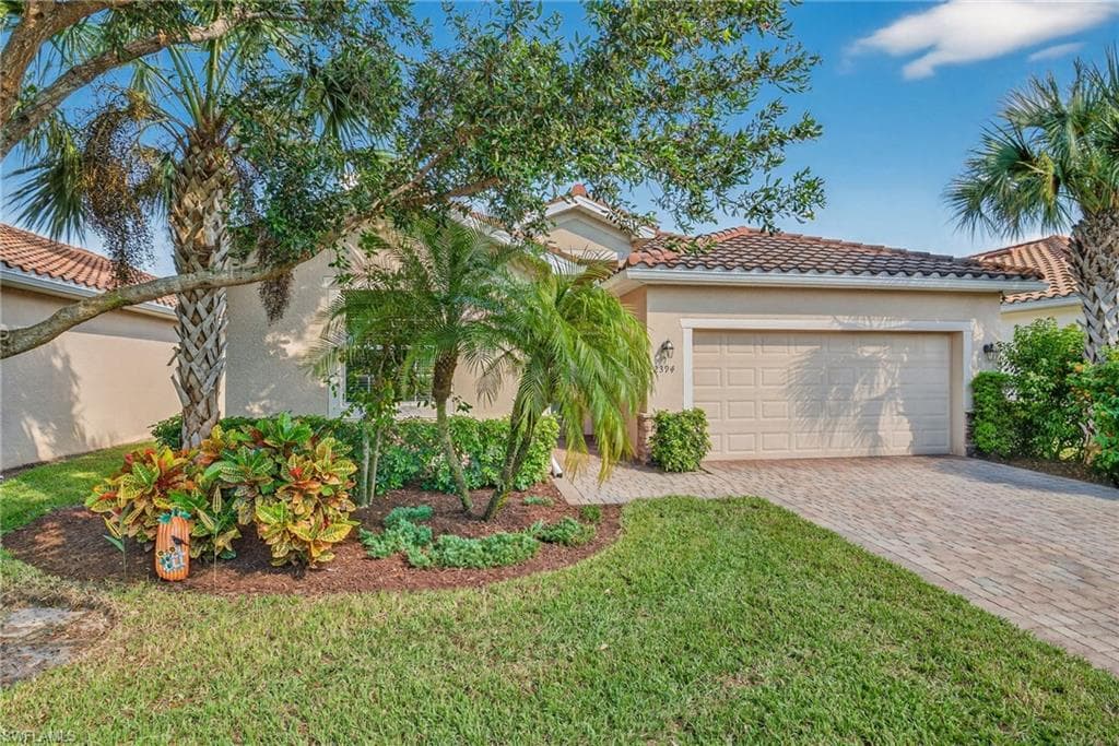2394 Heydon Cir E, Naples, FL 34120-1