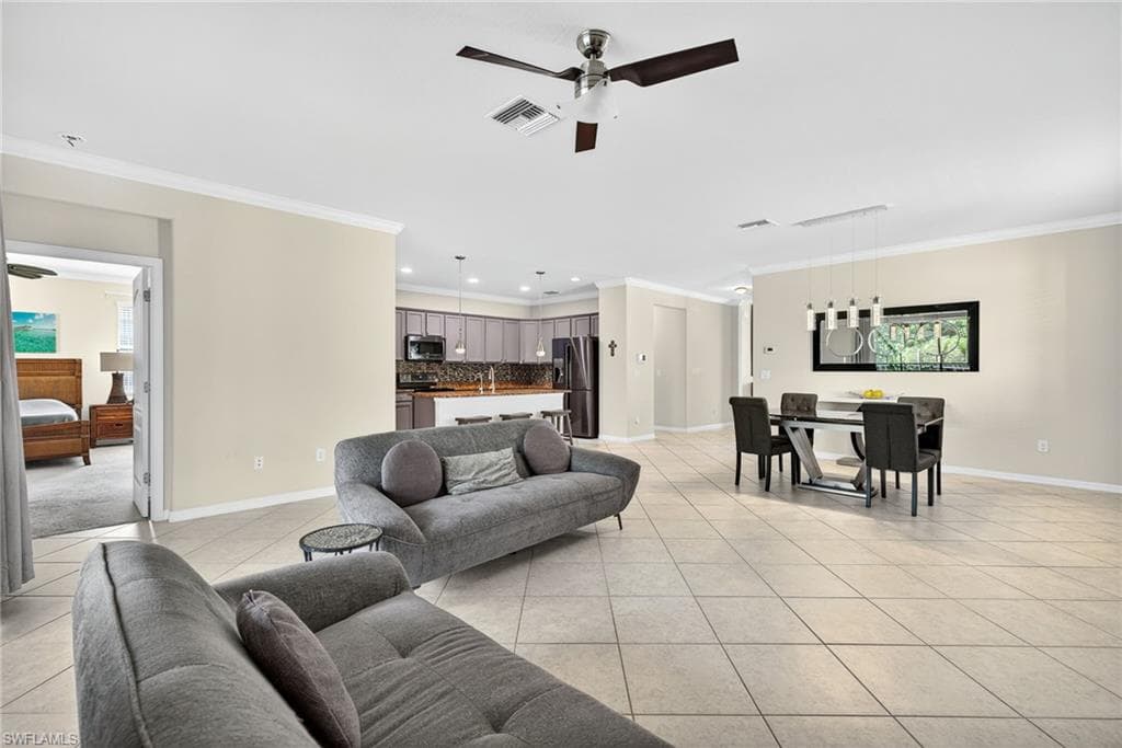 2394 Heydon Cir E, Naples, FL 34120-3