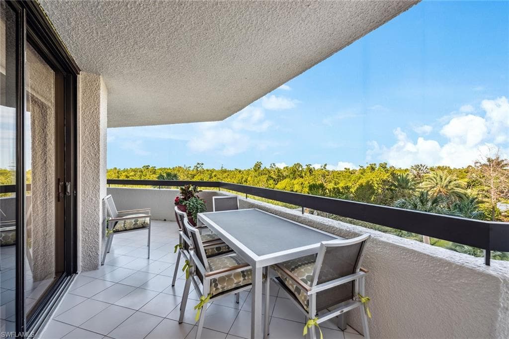 6001 Pelican Bay Blvd 204, Naples, FL 34108-26
