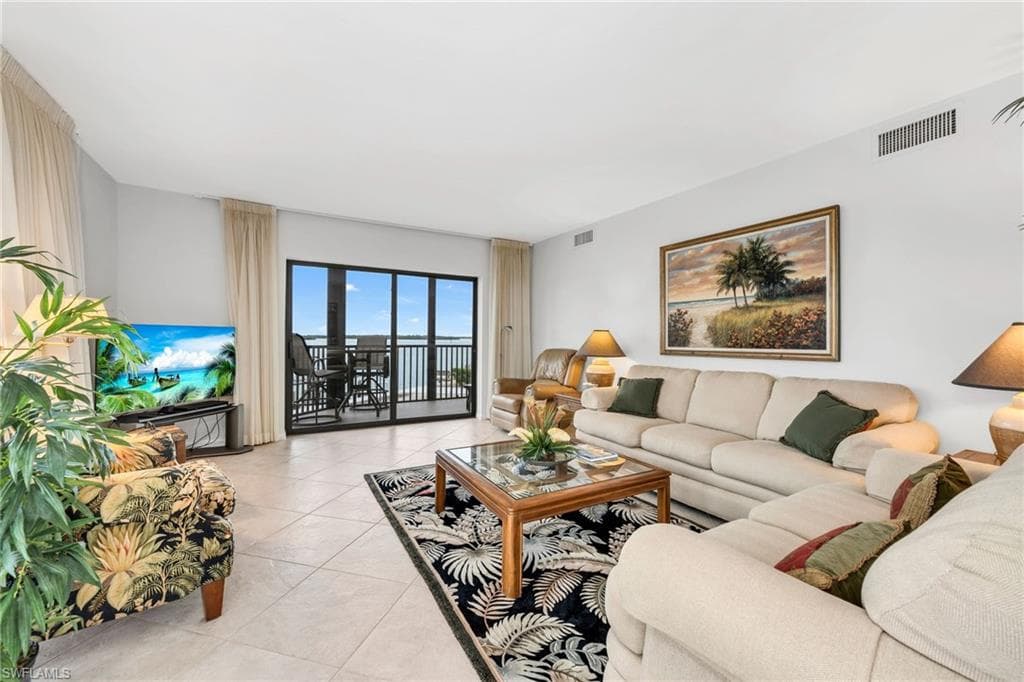 961 Collier Ct 101, Marco Island, FL 34145-3