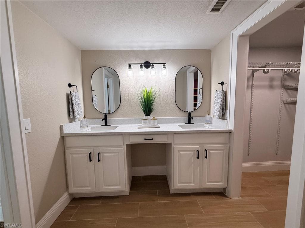 4934 Cortez Cir, Naples, FL 34112-18