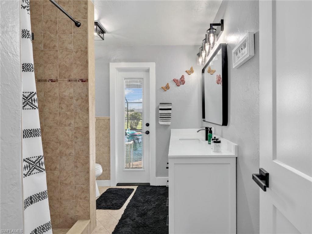 505 9th Ave, Cape Coral, FL 33990-18