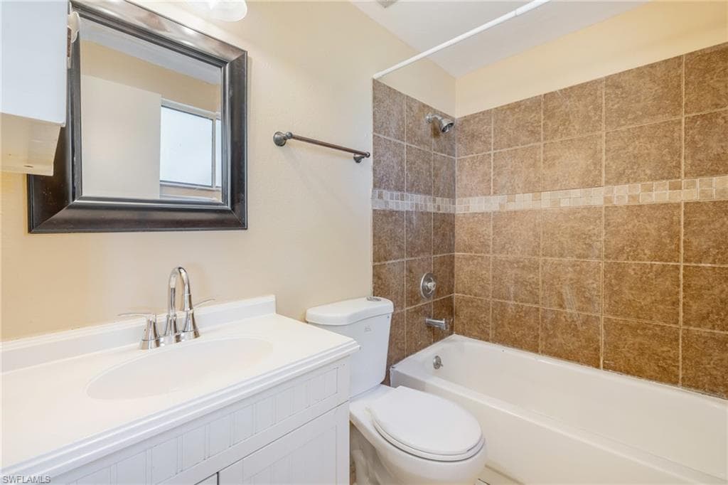 7241 Lobelia Rd, Fort Myers, FL 33967-22
