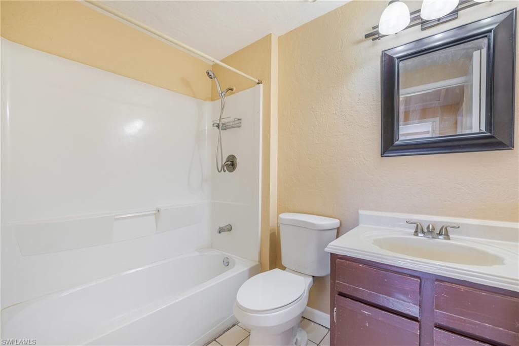 7241 Lobelia Rd, Fort Myers, FL 33967-23