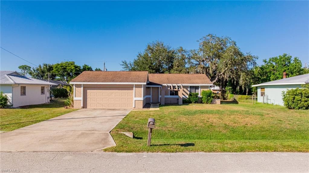 7241 Lobelia Rd, Fort Myers, FL 33967-1