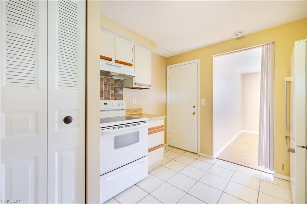 7241 Lobelia Rd, Fort Myers, FL 33967-3