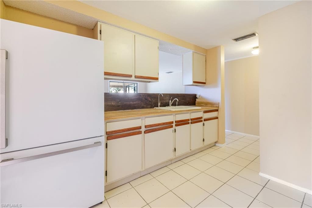 7241 Lobelia Rd, Fort Myers, FL 33967-4