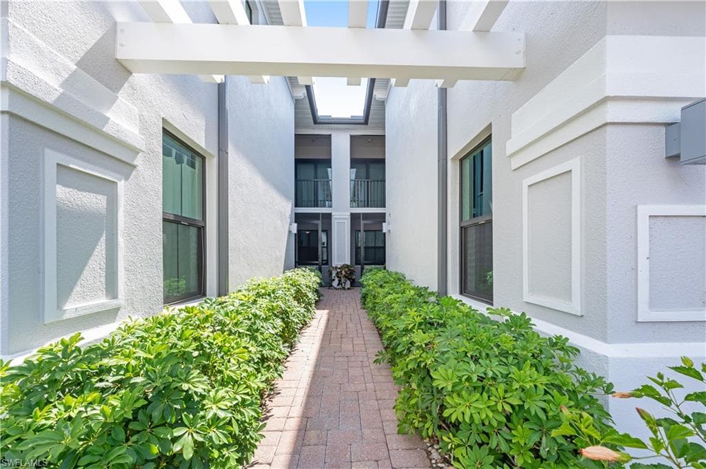 2408 Ravenna Blvd 101, Naples, FL 34109-27