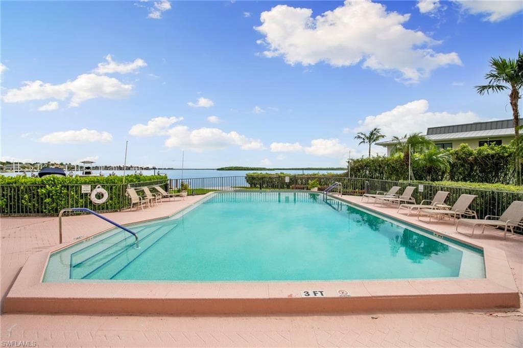 961 Collier Ct 107, Marco Island, FL 34145-32