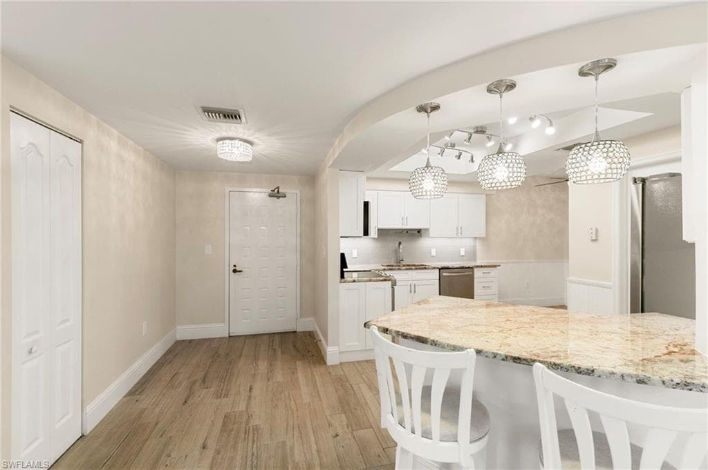 961 Collier Ct 107, Marco Island, FL 34145-2